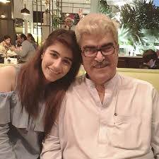 VJ Syra Yousaf Biography Age Height, Profile, Family, Husband, Son, Daughter, Father, Mother, Children, Biodata, Marriage Photos.