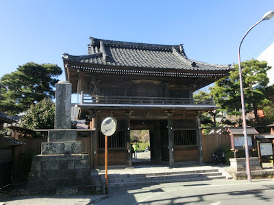  本覚寺の仁王門