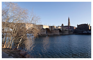 a intervalos: El puente de piedra