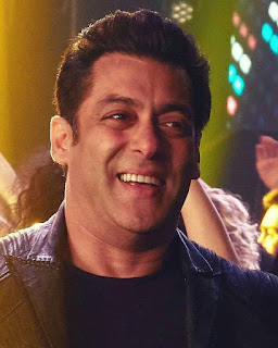 Salman Khan Salman Khan (Yearly Earnings - INR 232.83 crore, Net Worth - $318 million)
