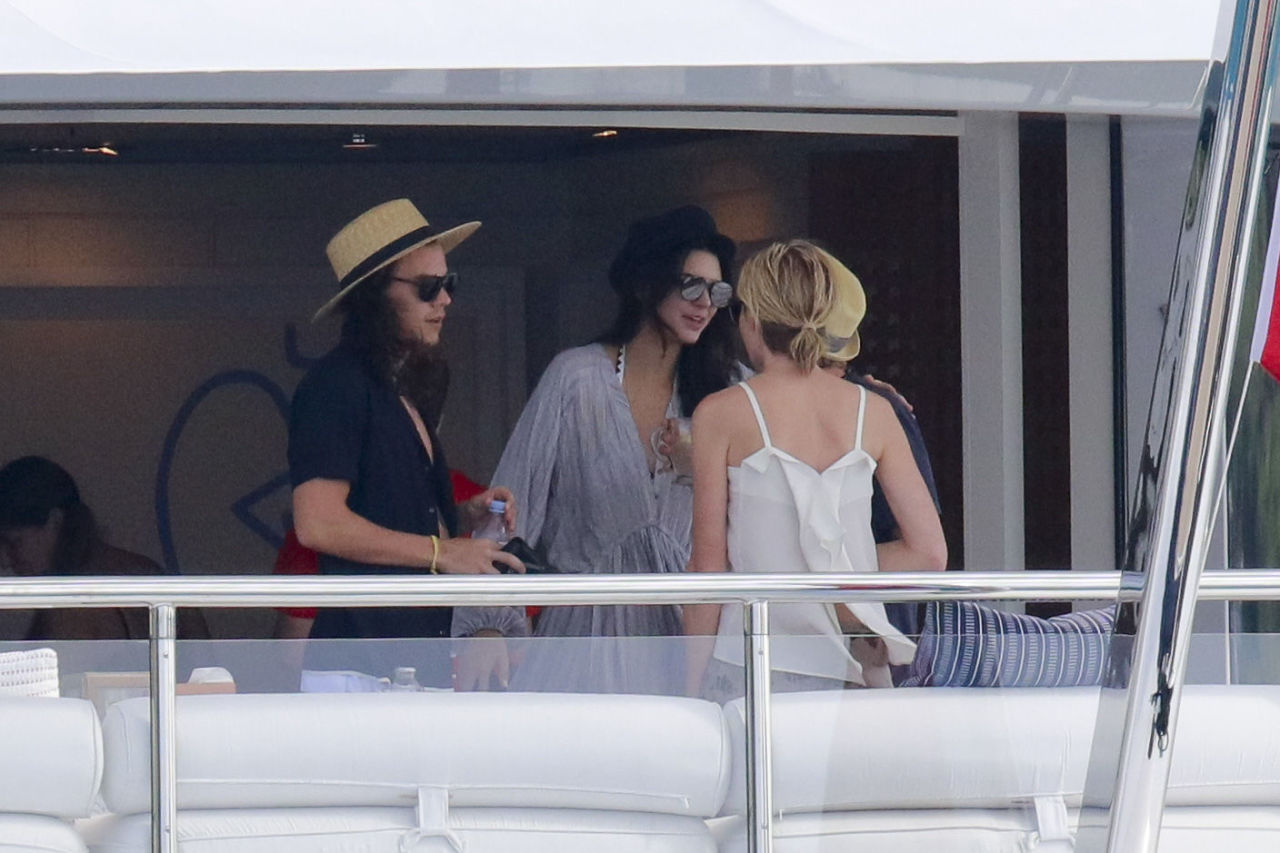 How to sexually harass a male Kendall jenner and harry styles dating 2020