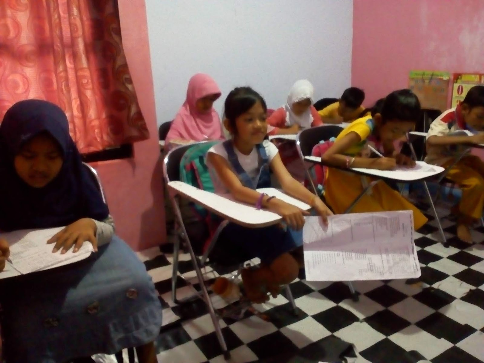 Anak anak Les di English For Kids Bimbel Opsi Batang Jawa tengah