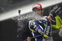 El mejor Rossi gana la carrera de Silverstone 