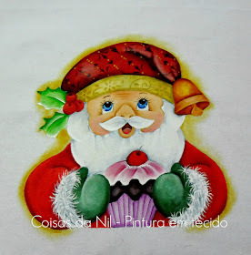 pintura em tecido com tema natalino um papai noel com cupcake