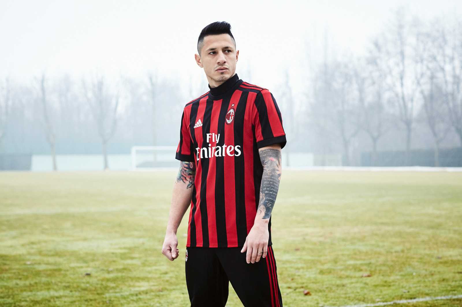 onregelmatig Artistiek Onbelangrijk AC Milan 17-18 Home Kit Released - Footy Headlines