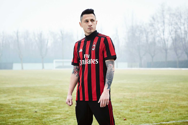 Uniforme local AC Milan - Footy Headlines español