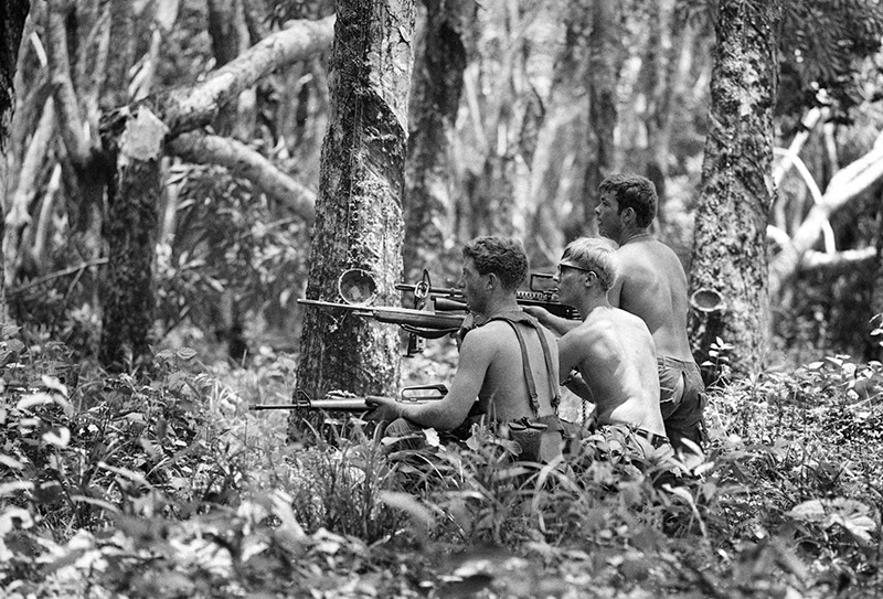 55 Incredible Black and White Photos of Vietnam War Vintage Everyday