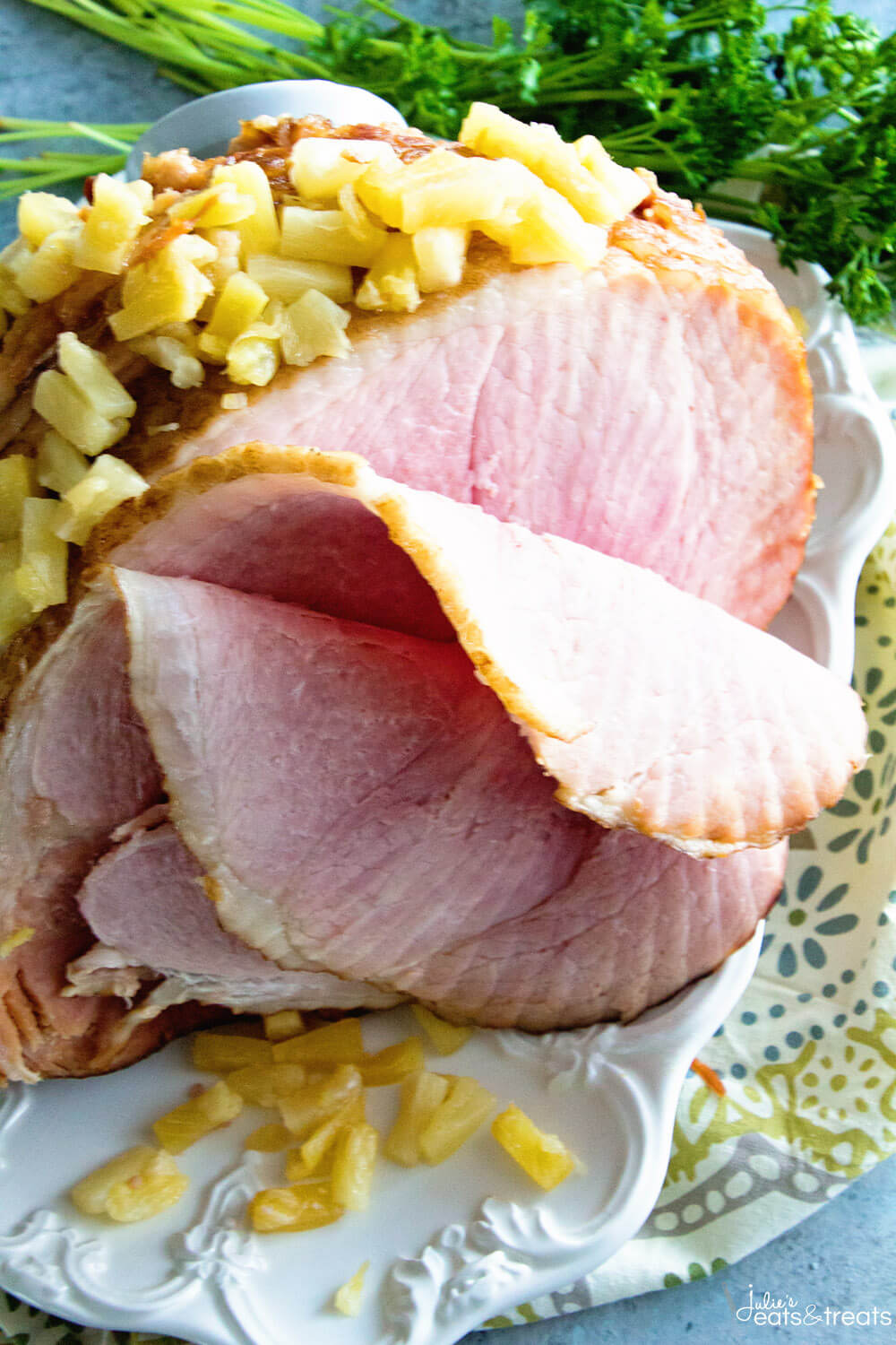 This Easter dinner meal plan has everything you need for a fantastic Easter, from appetizers, main dishes, and desserts, to table decor and printables!