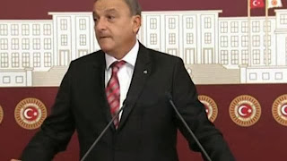 Vural Başbakan yardımcısı Bülent Arınç'ın kendisine yönelik eleştirilerini yanıtladı.