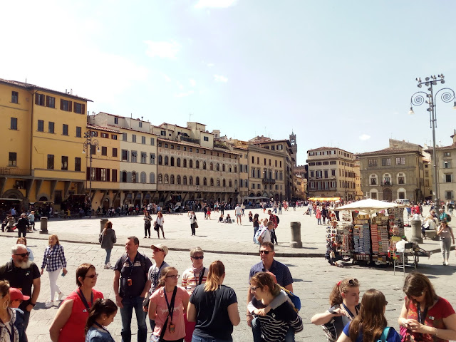 La piazza Santa Croce vue depuis la basilique (côté gauche de la place)