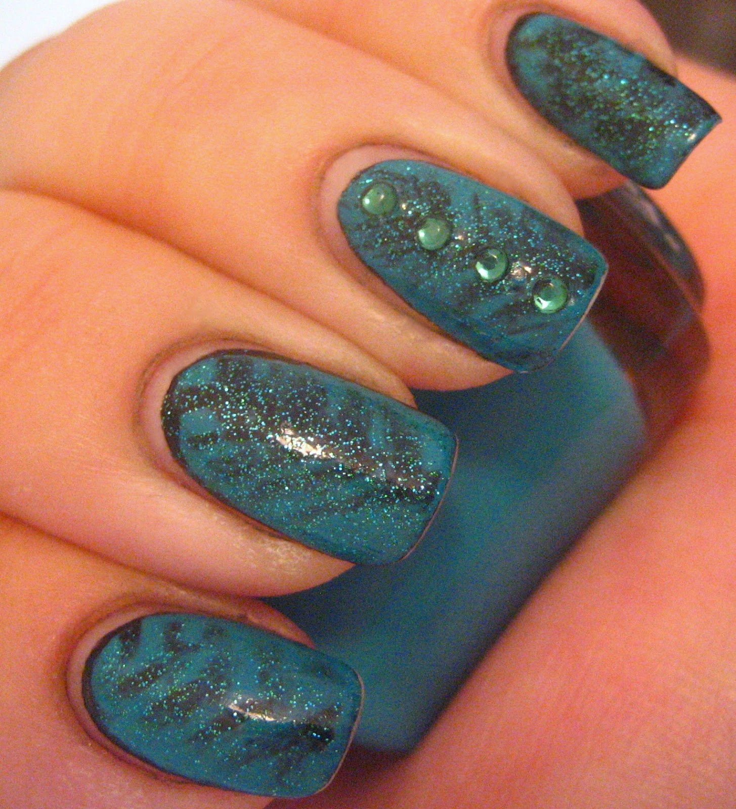 Gl*itch Nails: Black and Teal Hatched Manicure
