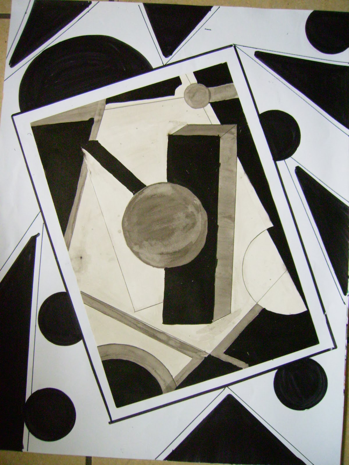 Arkydibujo: Composición geométrica monocromática con tinta china