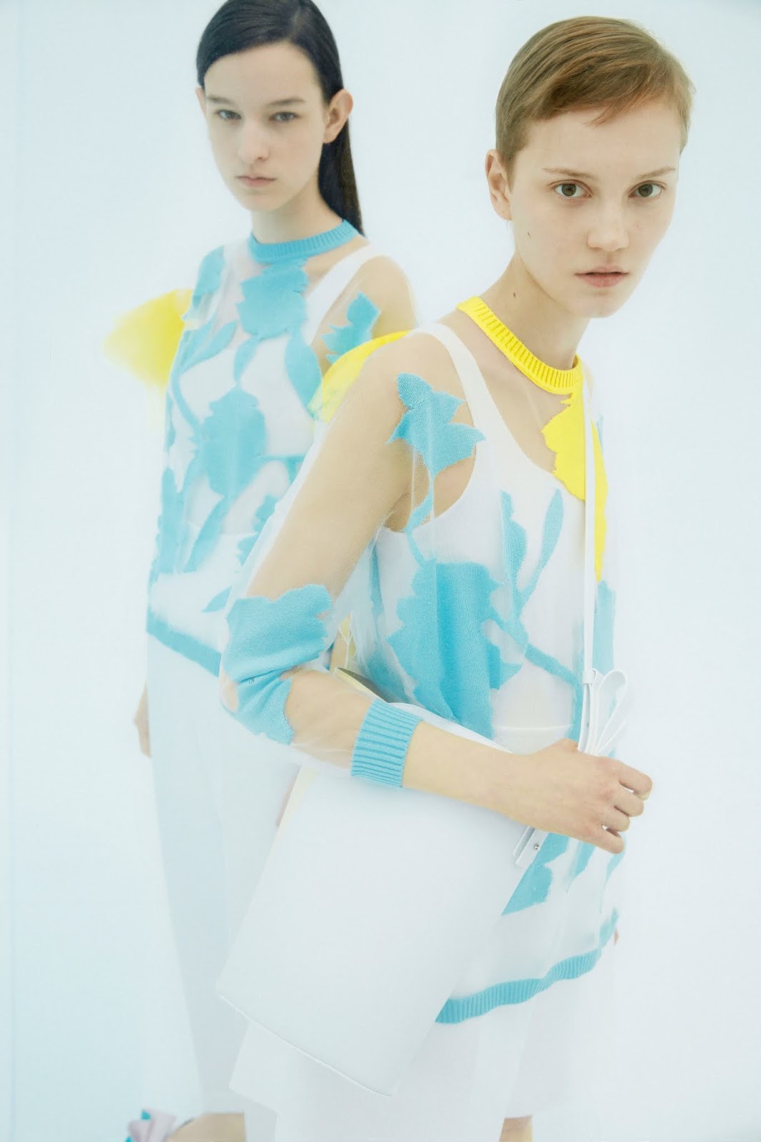 RESORT GLAMOUR: DELPOZO