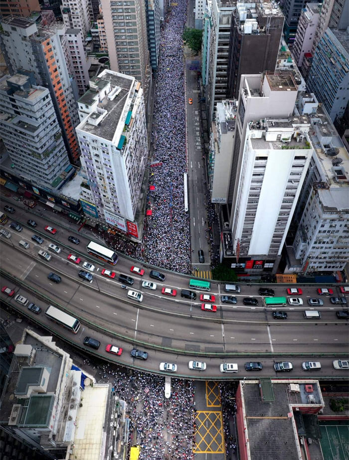 14 Powerful Photos Of The Massive Protests In Hong Kong That Depict People's Discipline And Respect 14 Powerful Photos Of The Massive Protests In Hong Kong That Depict People's Discipline And Respect