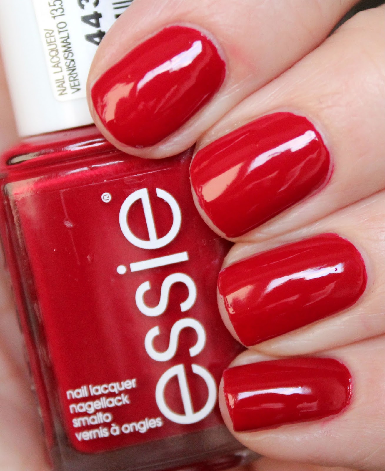 NAILTASTIC Essie Party on a Platform + min första dotticure!