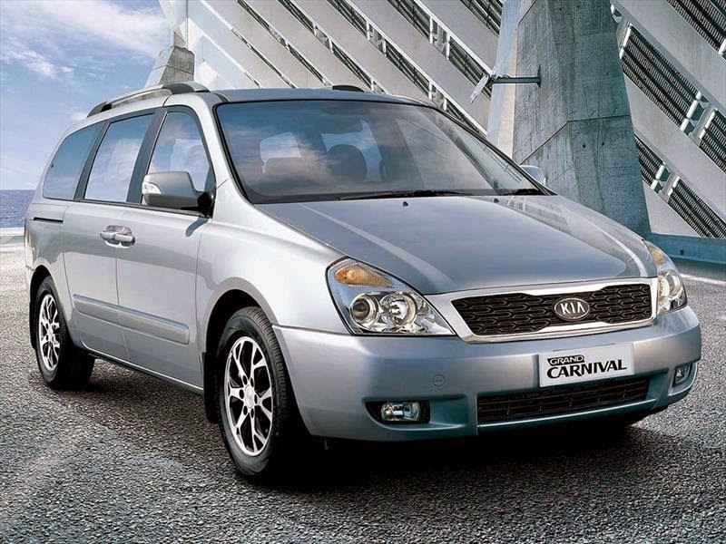 Kia Grand Carnival 2012