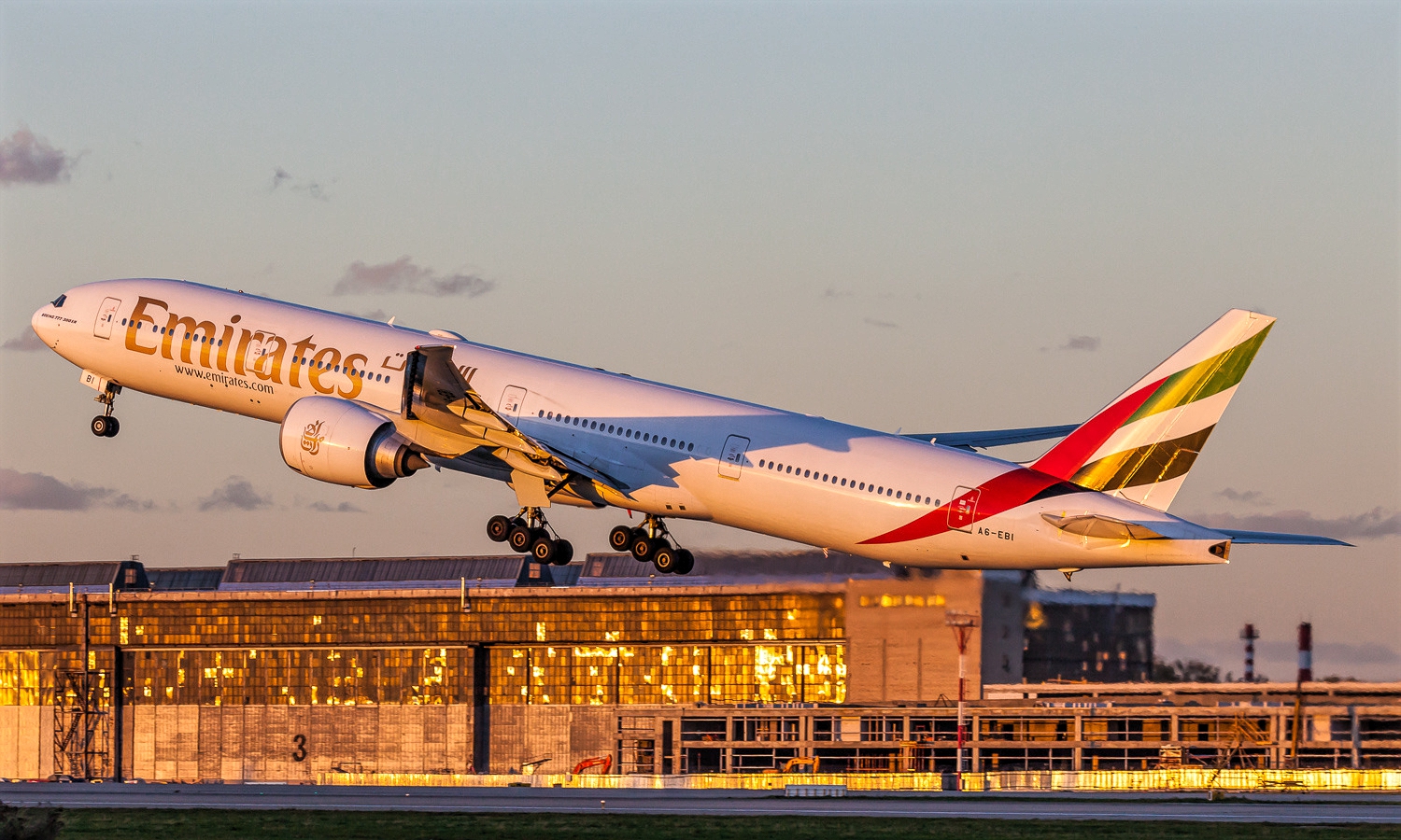 Emirates Celebrates 15 Years Service to Japan