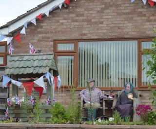 We spotted a right 'Royal' Diamond Jubilee Garden Party in the riverside village of Benson this afternoon!