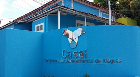 Casal executa serviços para normalizar abastecimento em Delmiro Gouveia