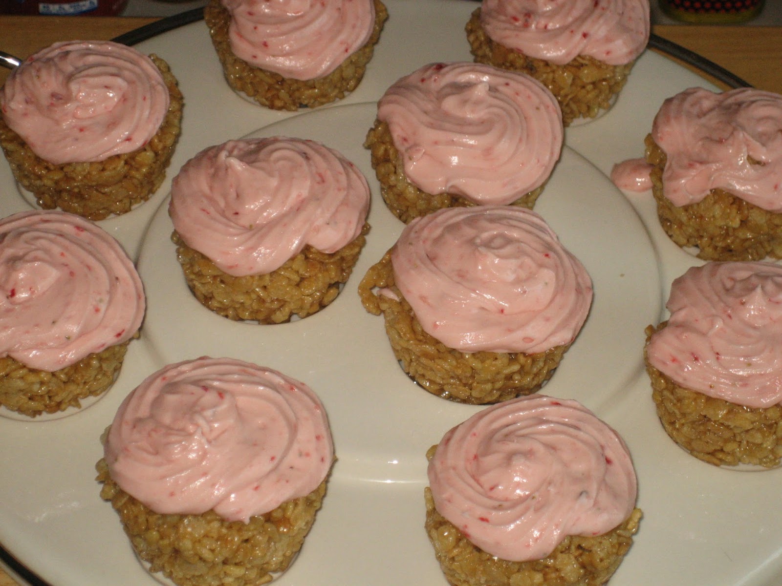 stuffedveggies: Crispy Rice Cupcakes ( Multiple Allergy Birthday Treats )