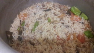 pits-are-appearing-over-rice-surface-then allow-to-simmer-it-for-5-minutes