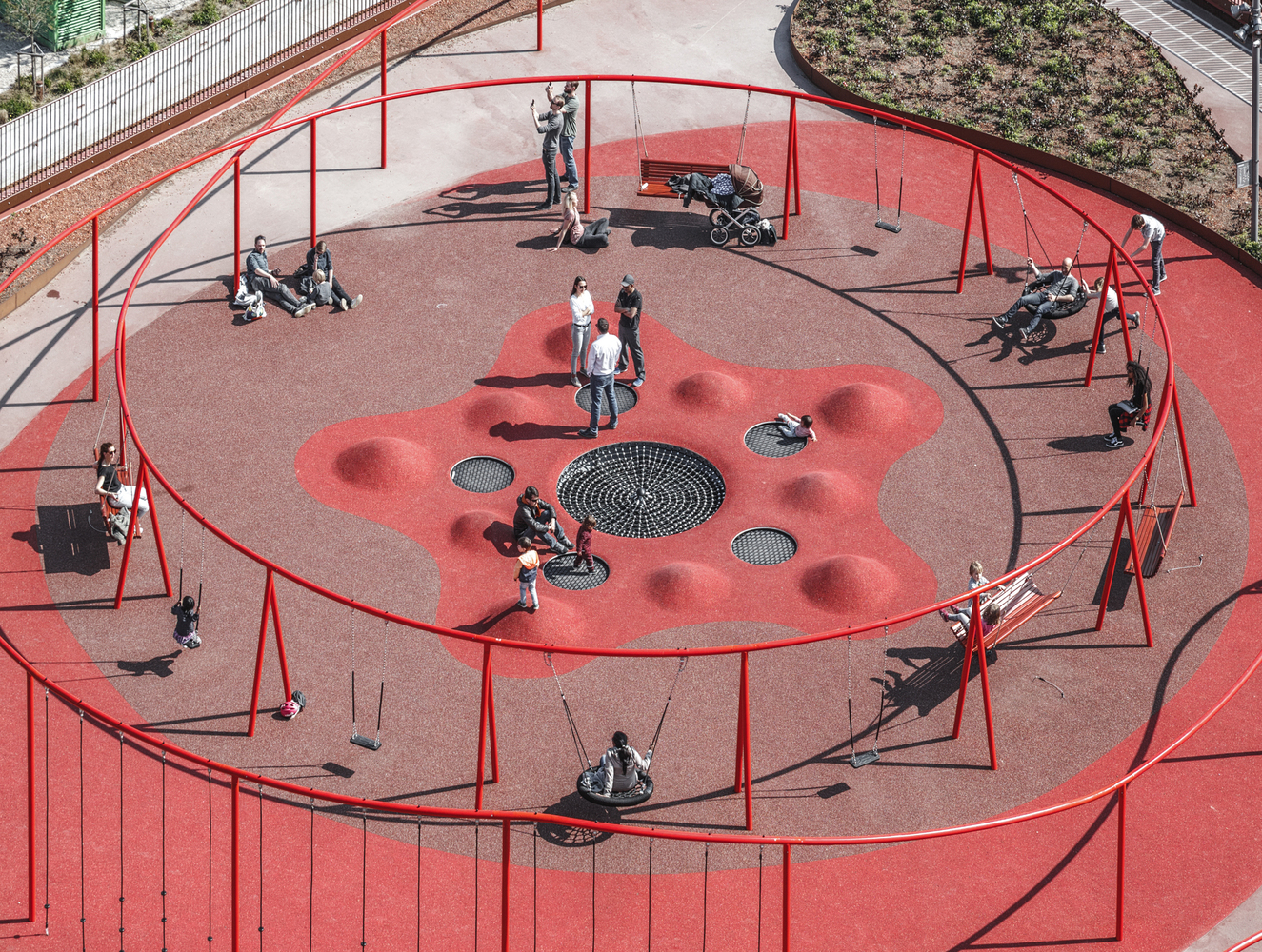 Детская площадка на крыше паркинга в Дании