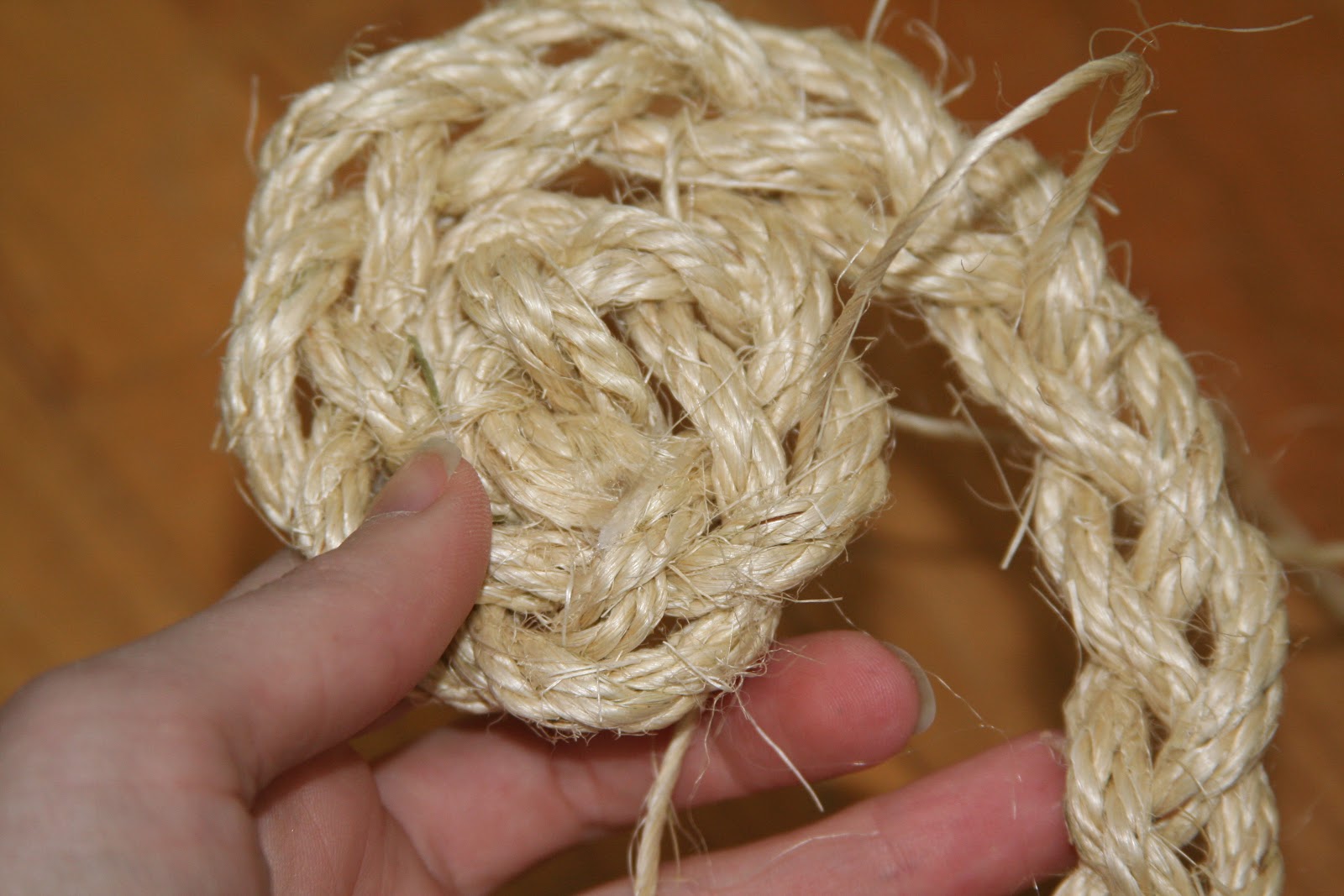 Плетеные нитки. Плетение бечевкой. Косичка из шпагата. Плетение косичек из шпагата. Плетение косичкой из бичевк.