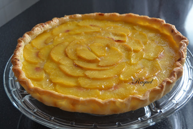 Tarta De Hojaldre Con Crema Y Melocotón  
