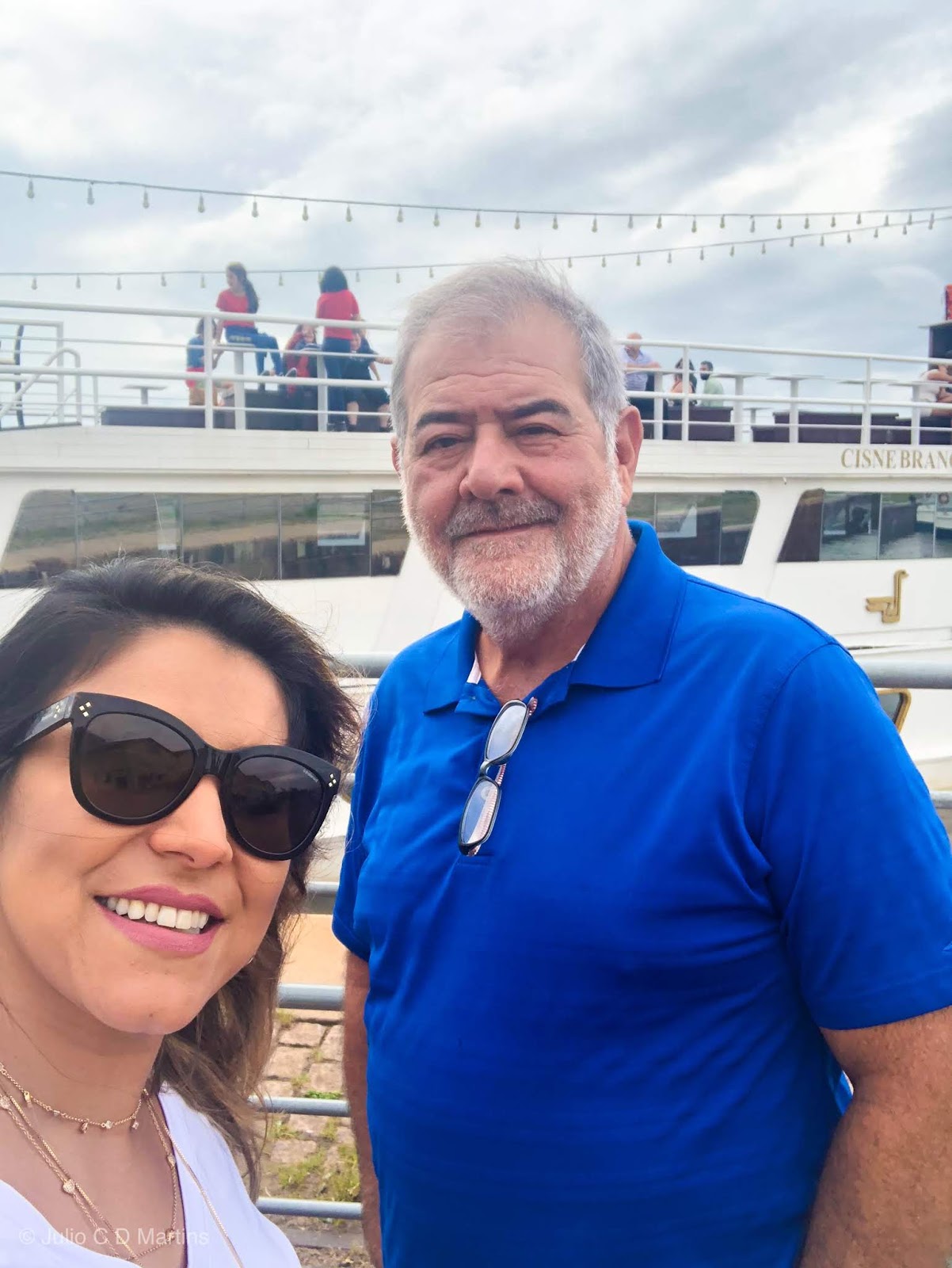 Turismo em Porto Alegre: Almoço no Clube do Comércio e passeio no Barco Cisne Branco