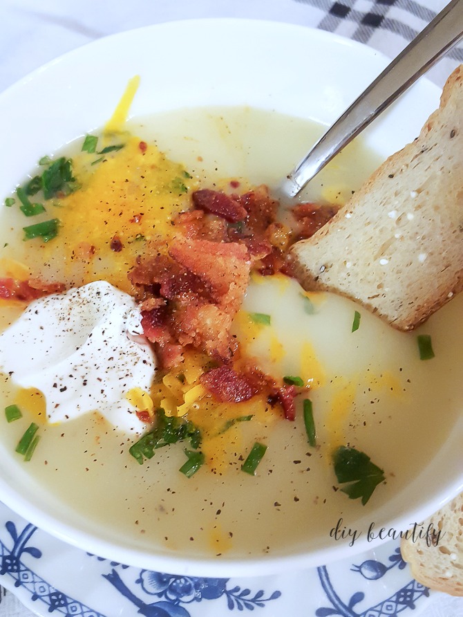 Mr DIY's Creamy Potato Soup Recipe (with bacon, cheese and sour cream
