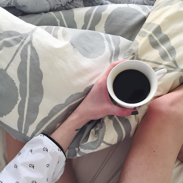 morning_bed_coffee
