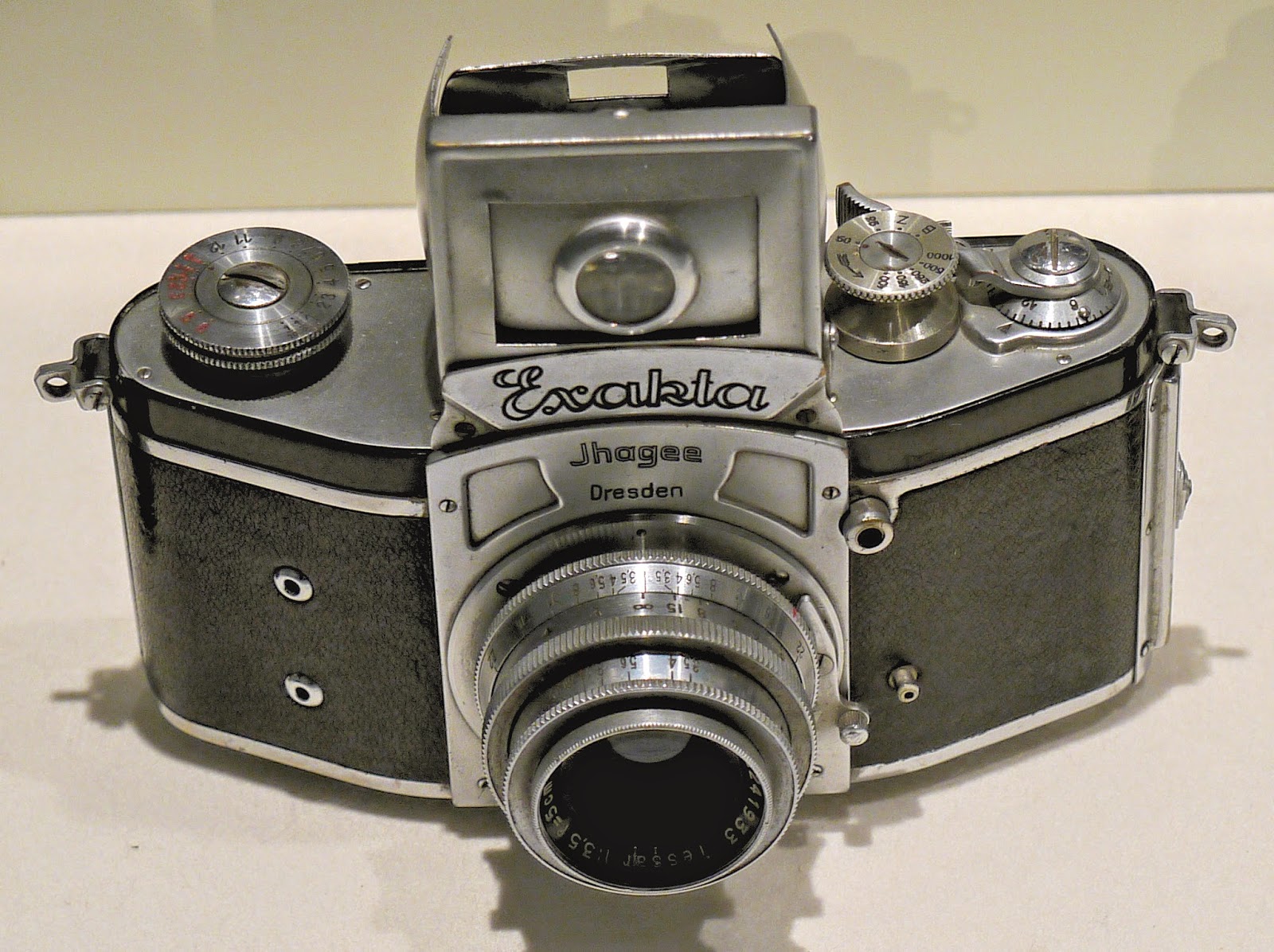 camera design Innovations in 35mm SLR Camera Design 1940