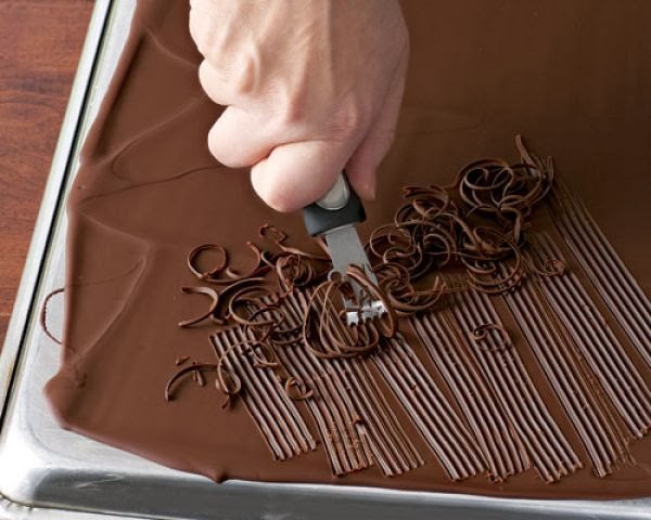 como fazer raspas de chocolate com zester