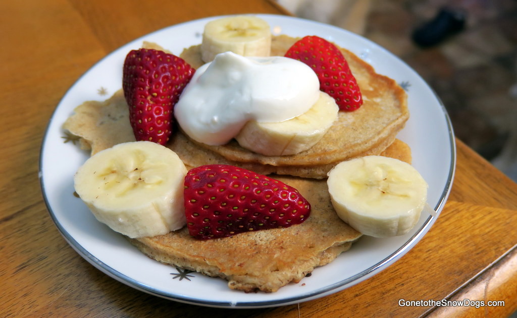 PANCAKES DOG TREAT DIY Do it yourself ideas and projects