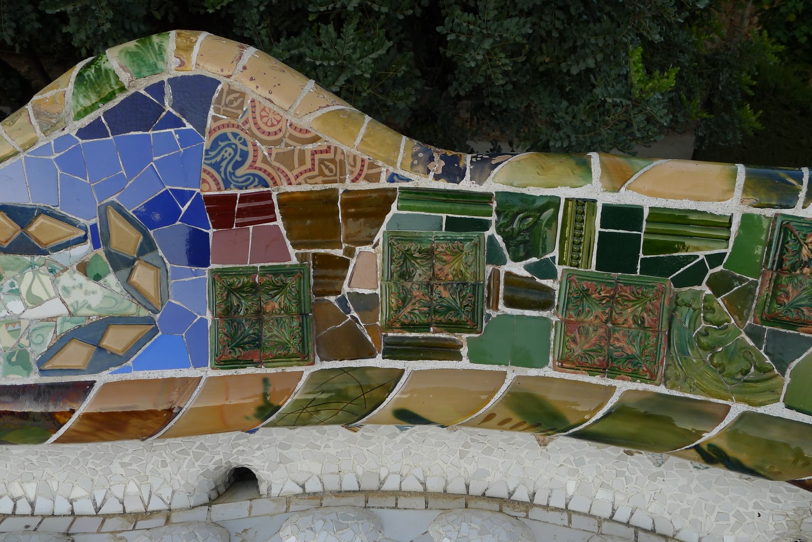 Jeffrey Bale's World of Gardens: Parc Guell and its amazing tile mosaics