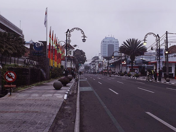 Buka puasa bersama  On The Street di Jln Asia Afrika Bandung 