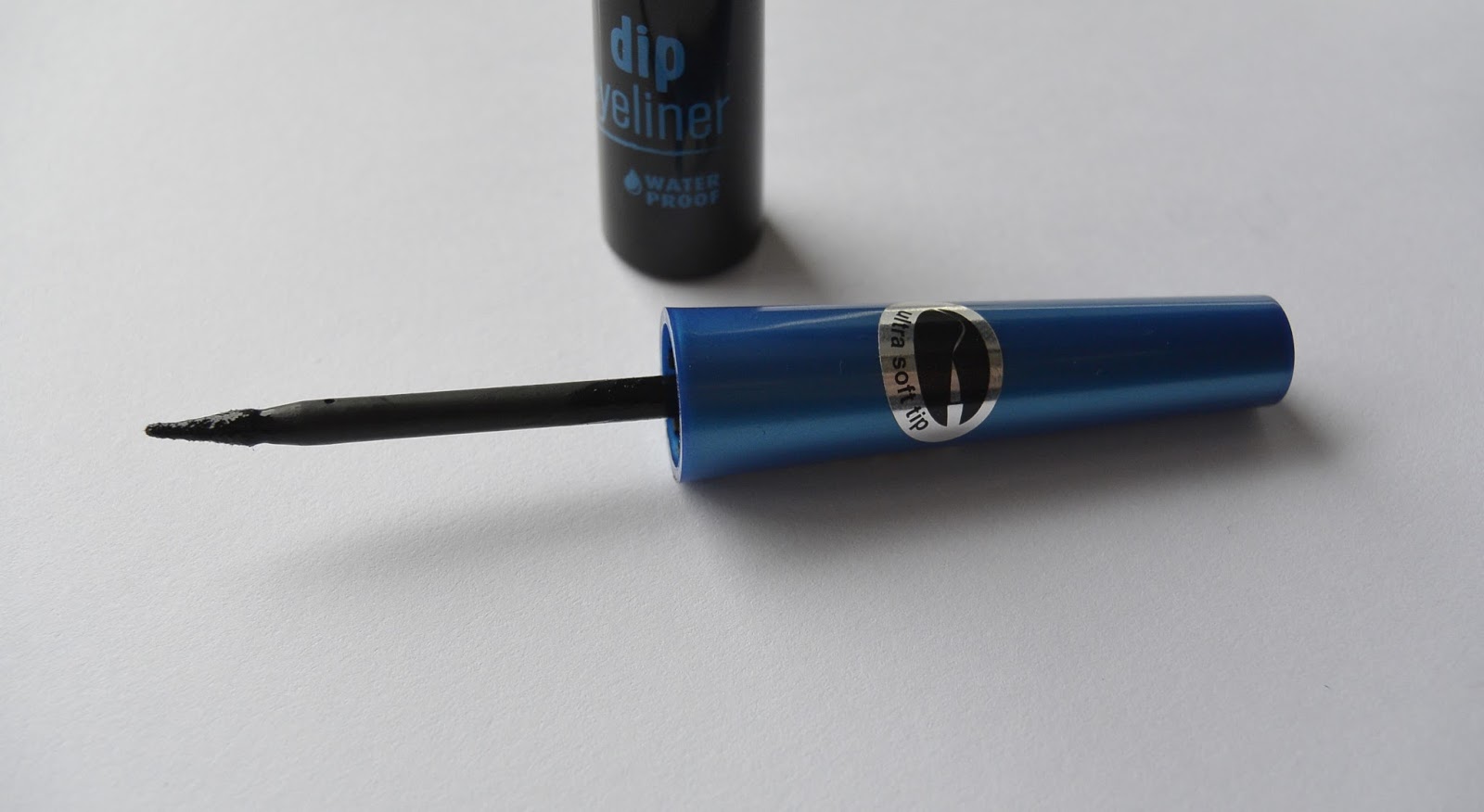 Essence Dip eyeliner review Irispraat.nl