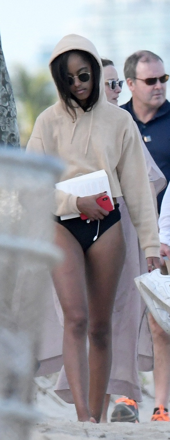Michelle Obama Looks Sensational In White Bikini And Cut 