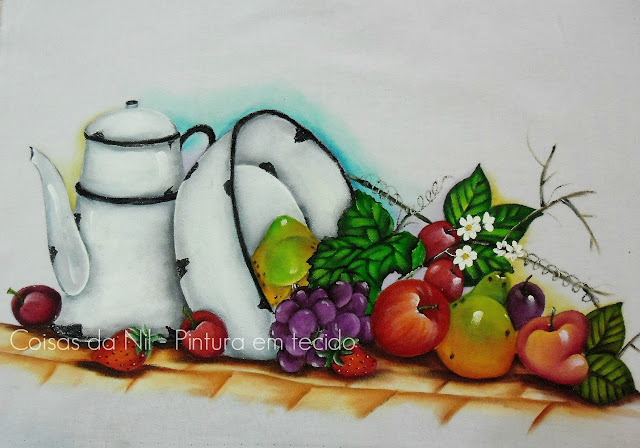 pintura em tecido frutas com bule e bacia de esmalte