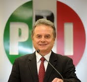 Pedro Joaquín Coldwell, líder del PRI, anuncia la defensa del triunfo de Paña Nieto.