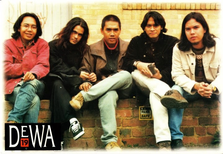 Senja di atas Bukit: Grup Band Indonesia Populer dan Ngetop di Tahun