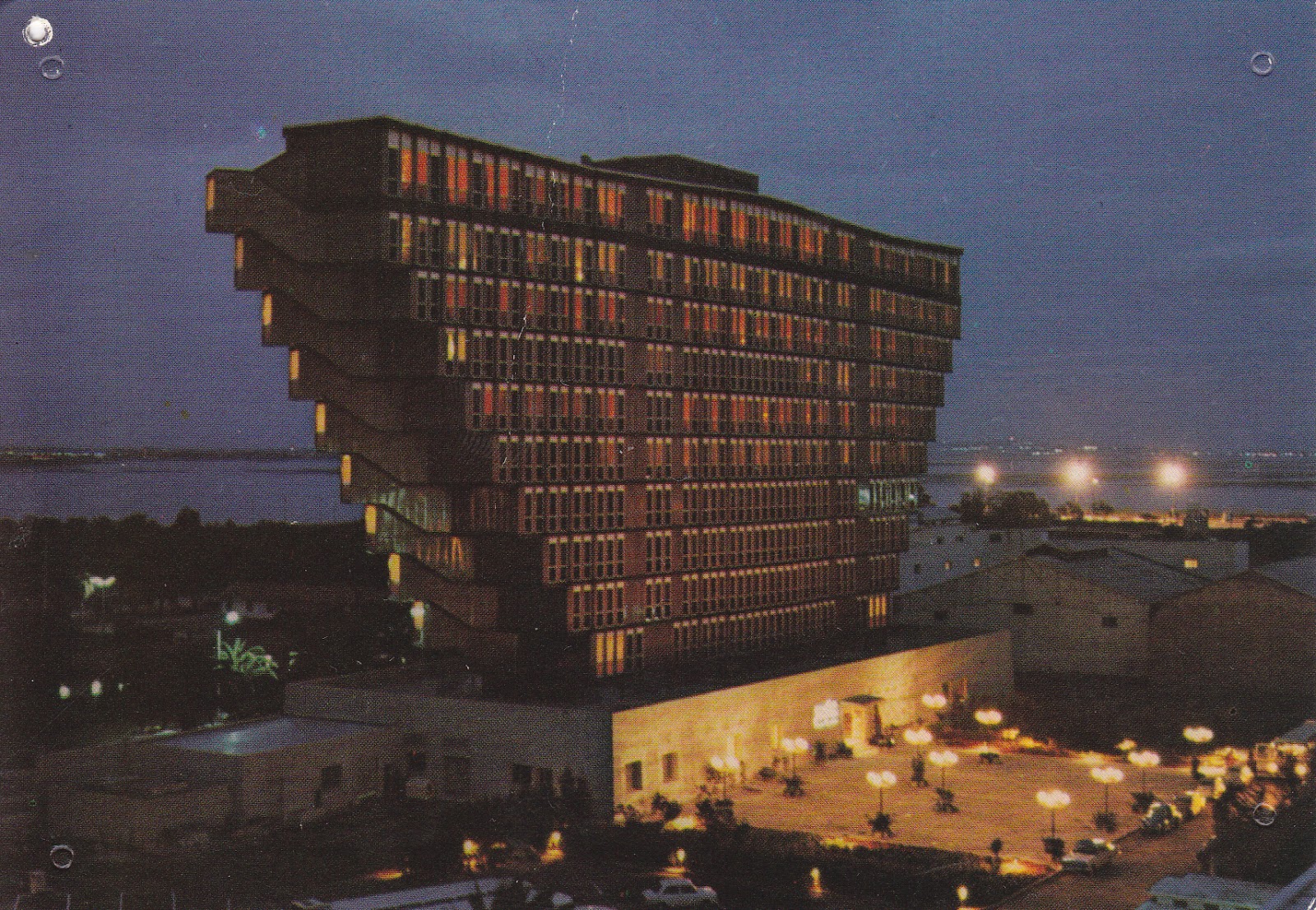 POSTALES INVENTADAS 1433. Hotel DU LAC. Tunis