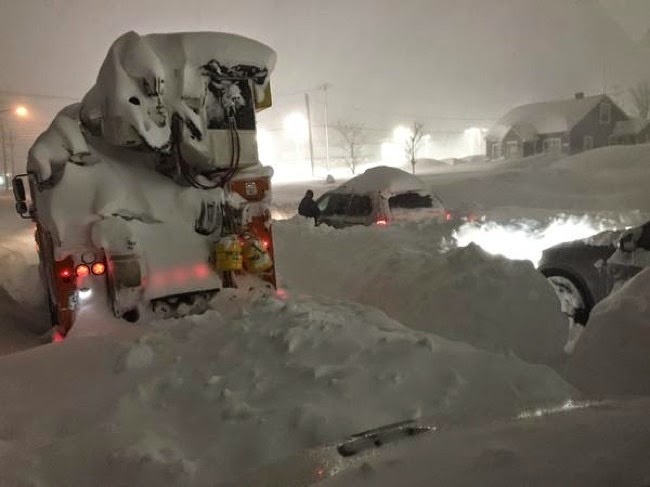 A lot of cars were stuck. - Unbelievable Photos From Upstate New York’s Freak Snowstorm. A lot of cars were stuck. - Unbelievable Photos From Upstate New York’s Freak Snowstorm.