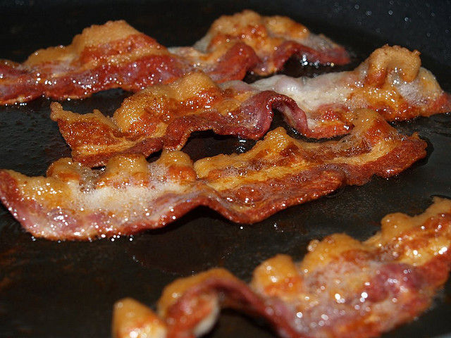 Bacon, cachorros quentes, carne processada causa câncer