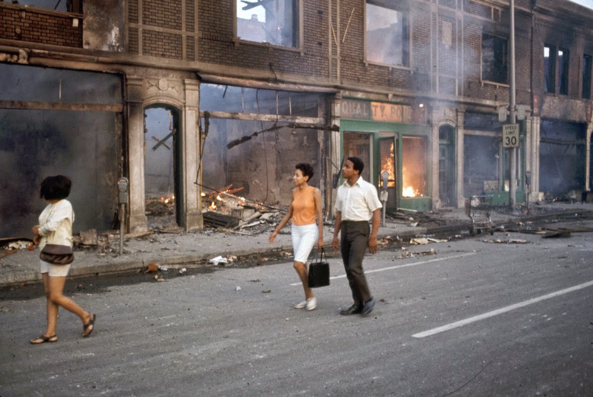 20 Color Photographs from the 1967 Detroit Riot ~ vintage 