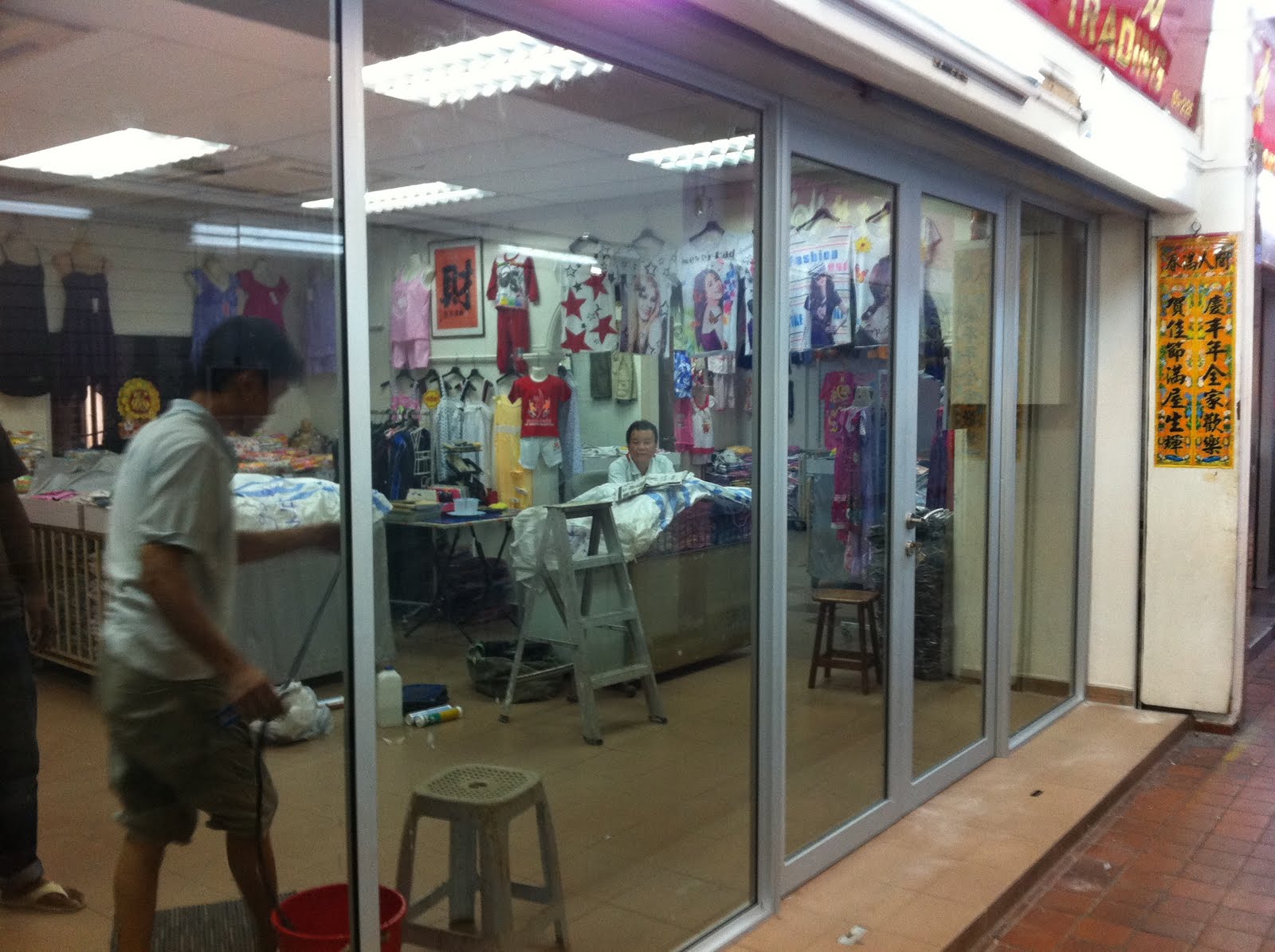 WEE PING ALUMINIUM CONTRACTOR Shop Front Aluminium Swing Door With Fix