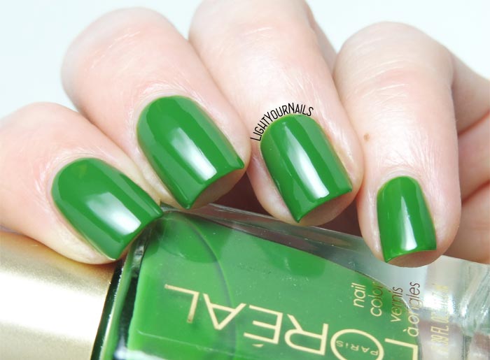 Smalto verde lacca L'Oreal Hyde Park green creme nail polish #nails #loreal #lightyournails