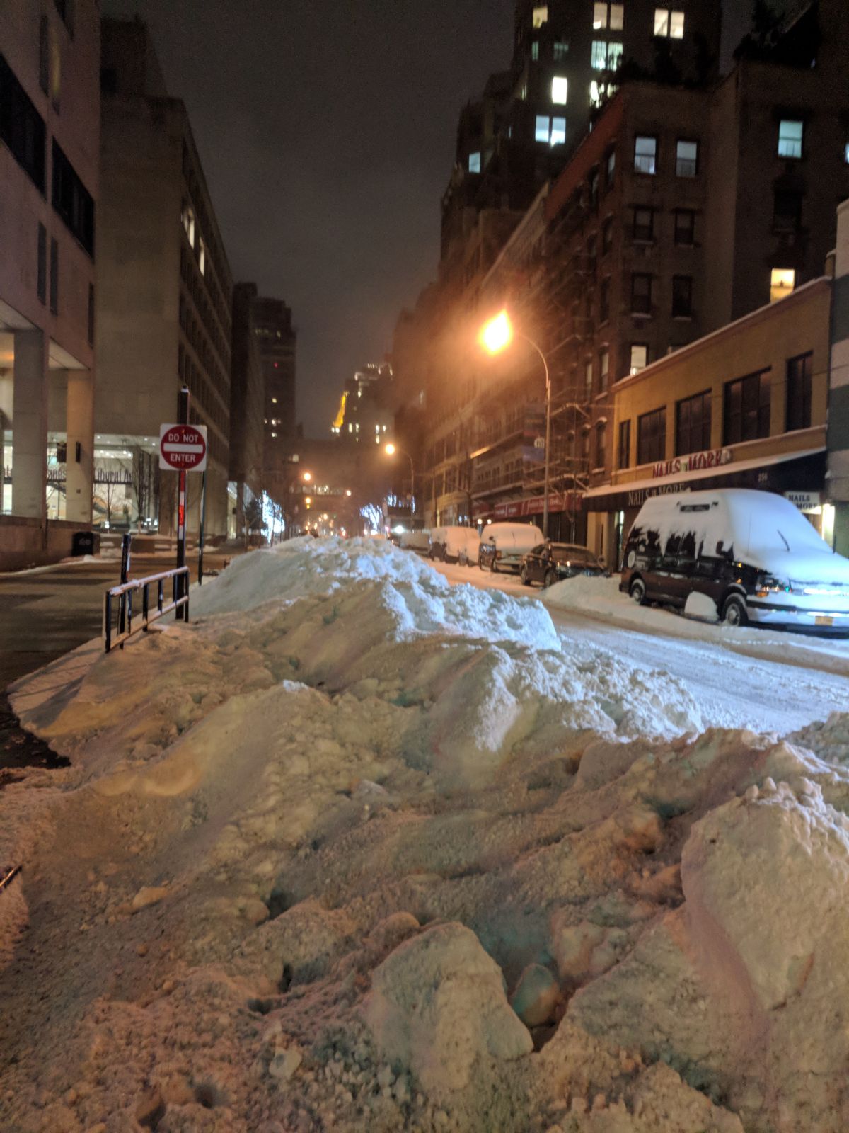 CHINAR SHADE SNOW FALL IN MANHATTAN NEW YORK..JANUARY 2018