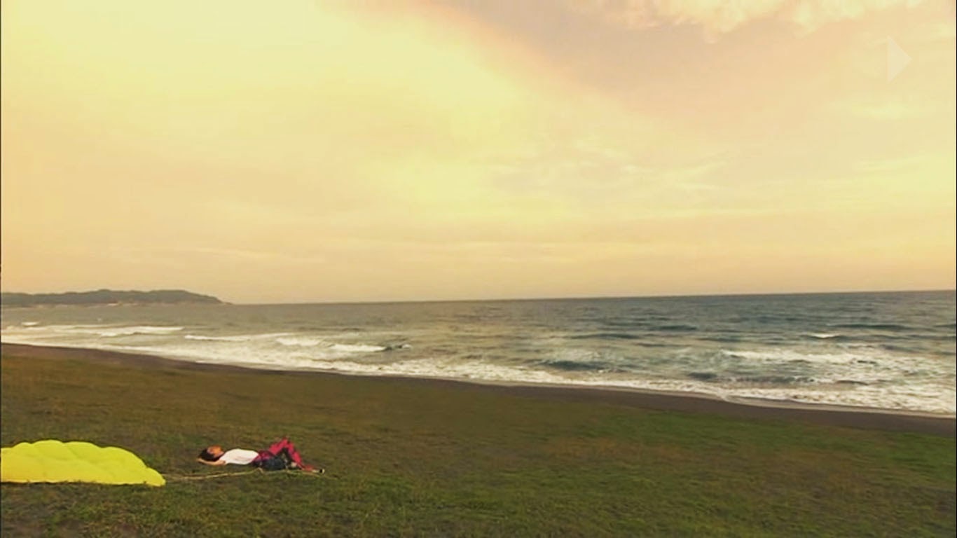 El borde de la realidad: Natsu no koi wa nijiiro ni kagayaku (El amor