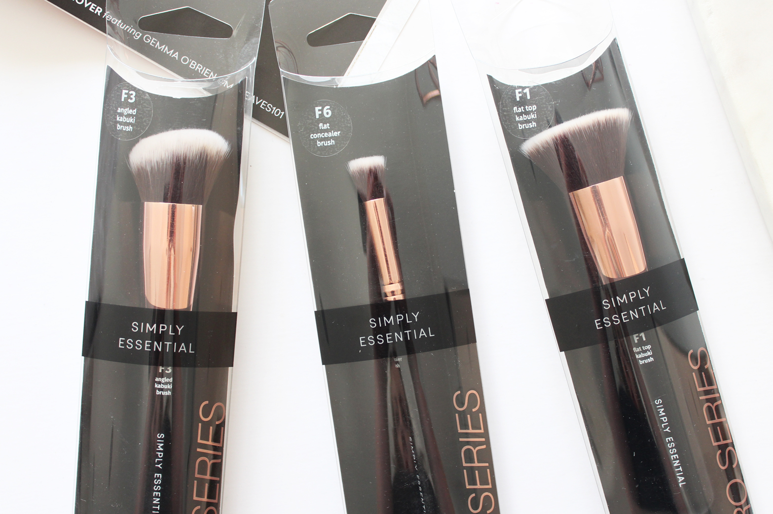 SIMPLY ESSENTIAL Pro Series Makeup Brushes Review CassandraMyee